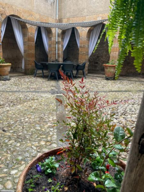 Orvieto: Spacious 3BR 3BA apartment with balcony & patio